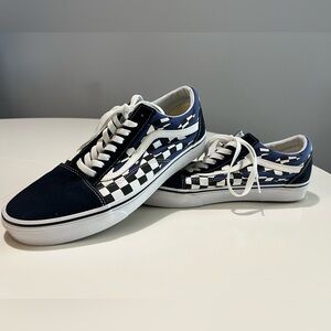 Vans mens black/blue/white old school checkers tennis shoes. Size 11